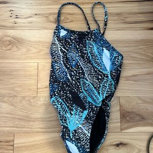 Jolyn print one piece size 26